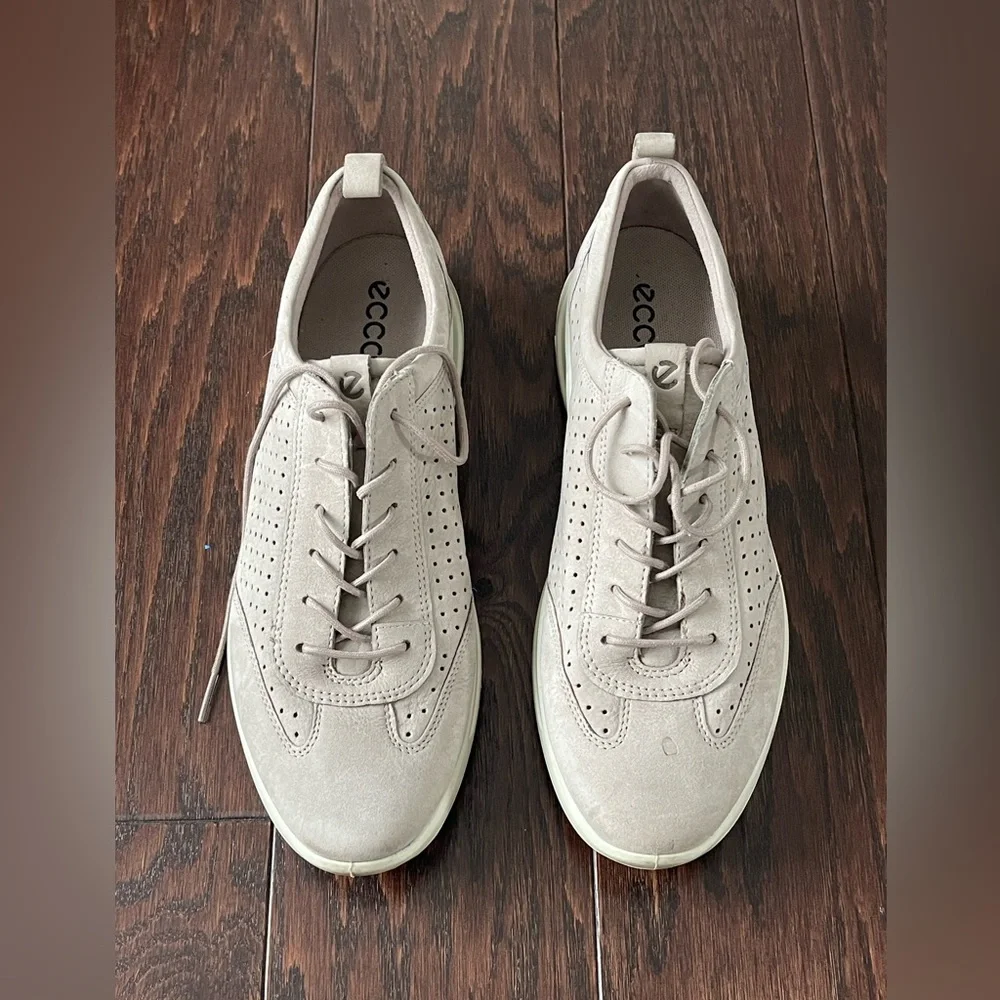 Ecco Womens Flexure Runner gray Rose Suede Sneaker Size 41/10